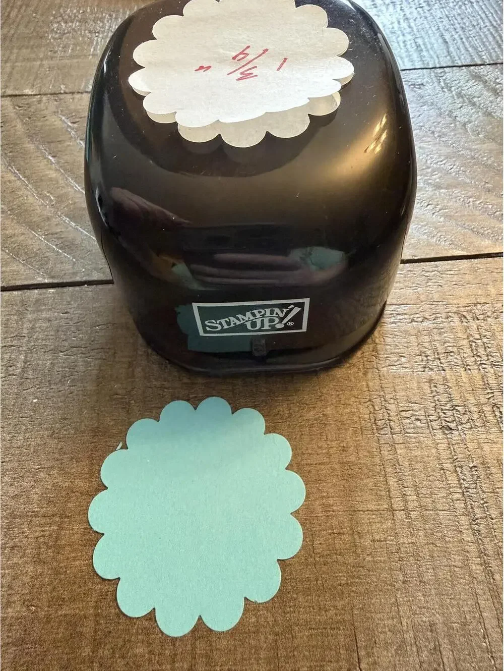Stampin’ Up 1 3/4 inch scalloped circle shape punch
